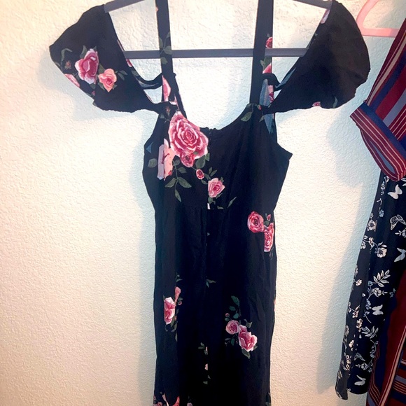 Black floral maxi dress with cute straps - Picture 1 of 4